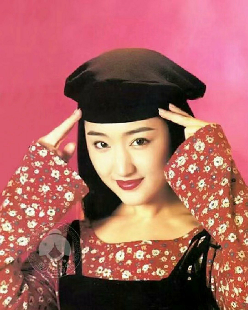 杨钰莹年轻时候的衣品挺高的,现在回头看也没觉得"土".