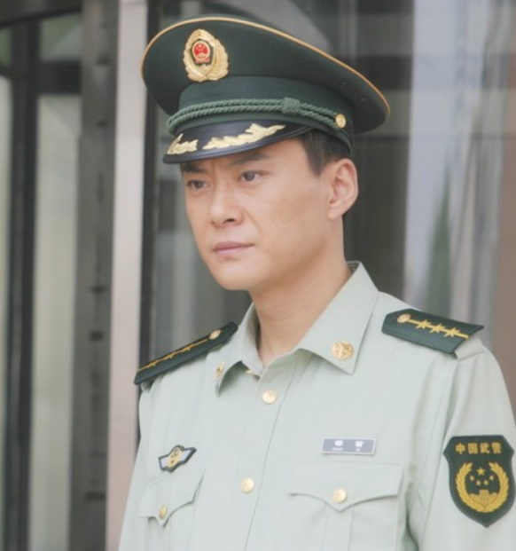 《绝密押运》剧照俩人相识时,王斑还是一个名不见经传的小演员,一见