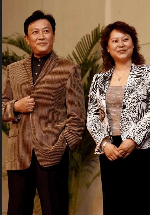 李明,内地影视作品中常见的反派演员,其代表作有《大宅门》《奔腾年代