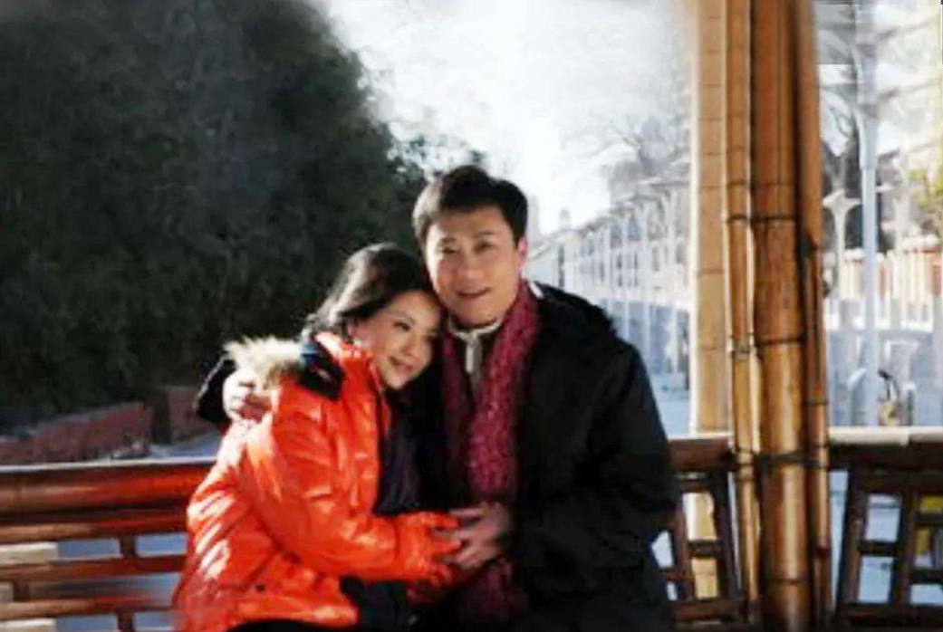 回顾耿为华:宠妻15年被抛弃,离婚当天与女儿抱头痛哭,51岁仍单身
