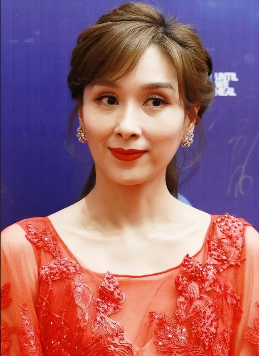 回顾《我和僵尸有个约会》女星:多人未婚无子,马小玲