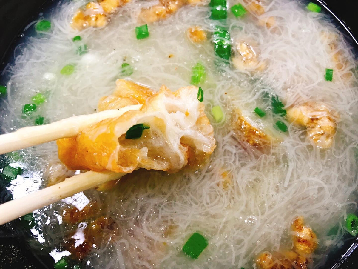 在泉州,早餐从一碗面线糊开始