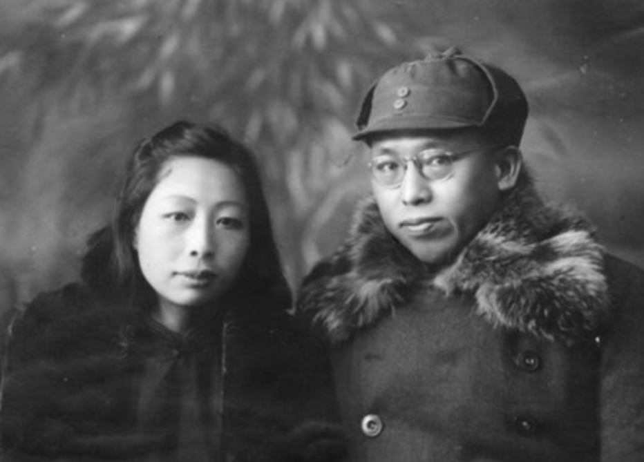 1949年罗荣桓接前妻之女进京生活,林月琴大方,送新皮袄给颜月娥