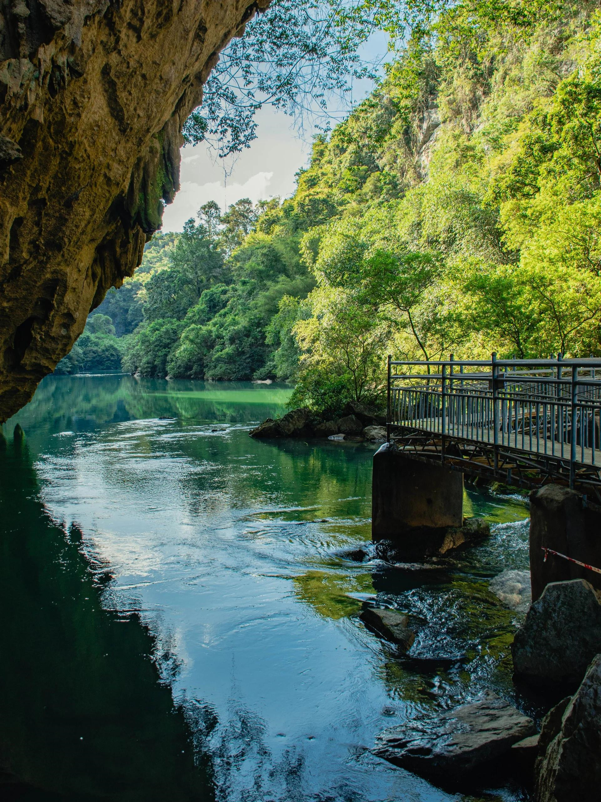 柳州景点大全 旅游必去景点  我要和大家分享的是广西柳州的香桥岩溶