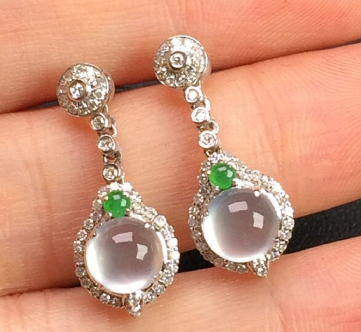 点击头像看直播# #翡翠珠宝#翡翠的"翠性"是鉴别真假翡翠的重要敝志