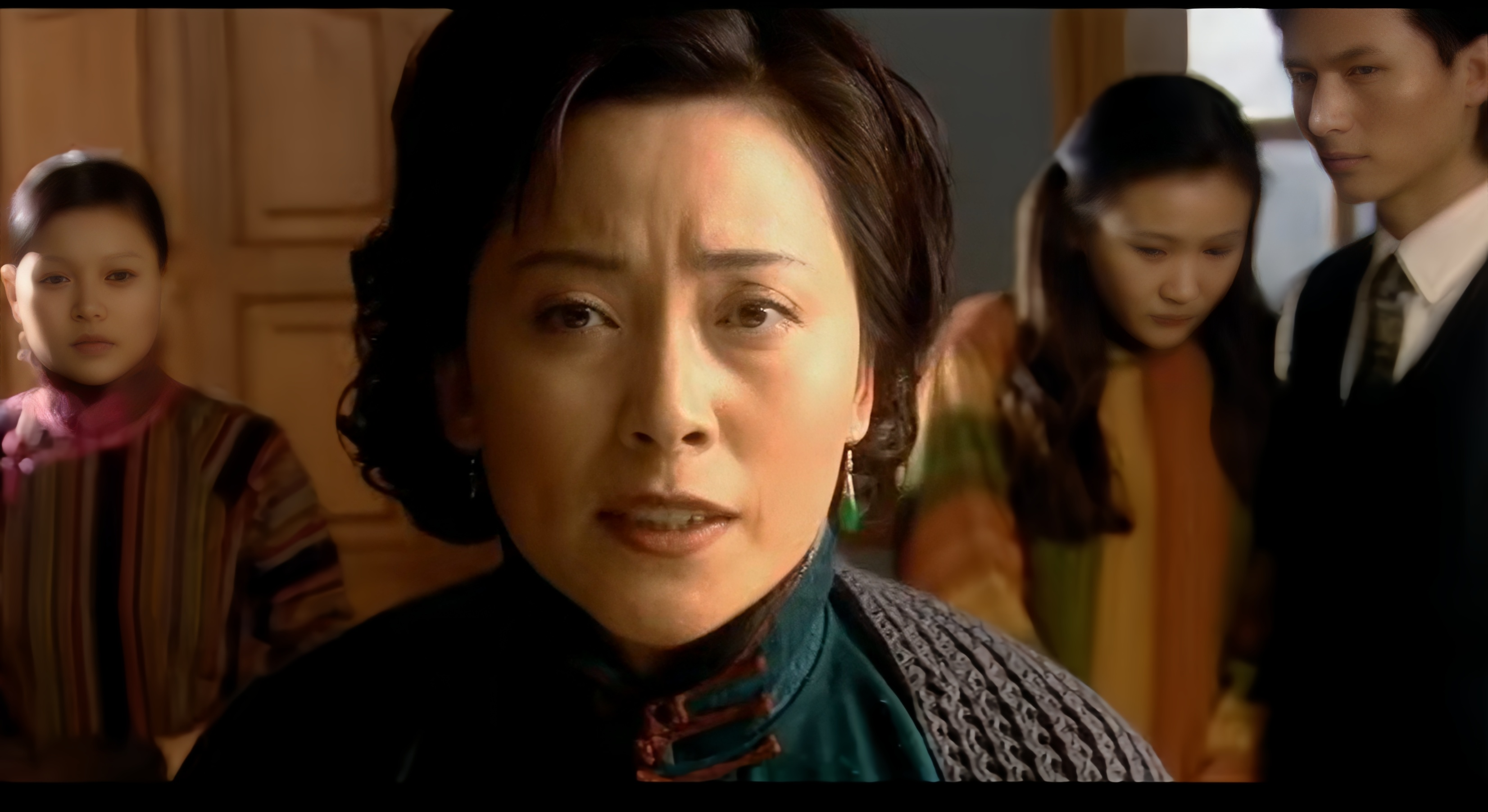 《金锁记》是什么让她从可爱的少女变成了荼毒子女的刽子手?