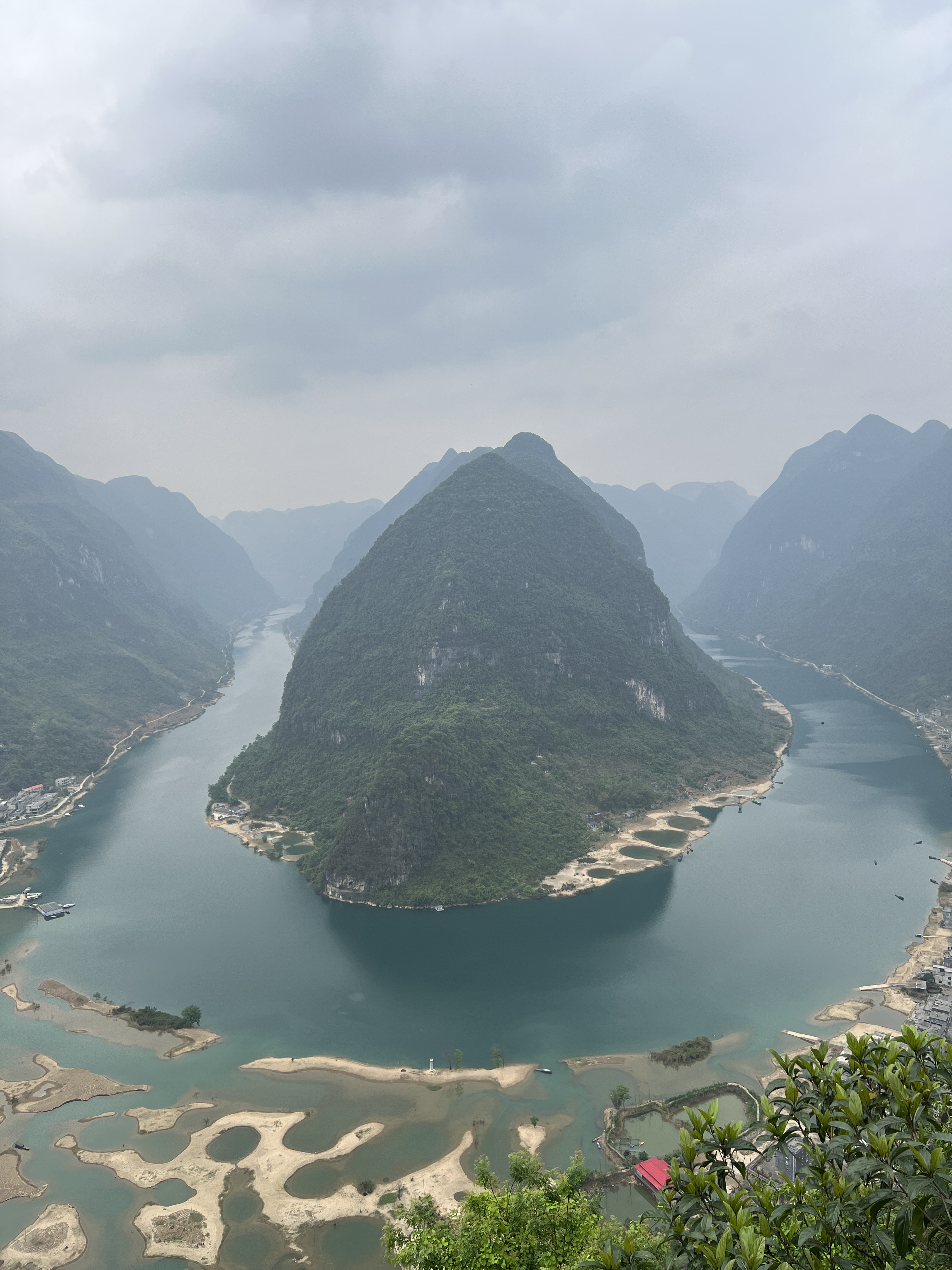 红水河第一湾记