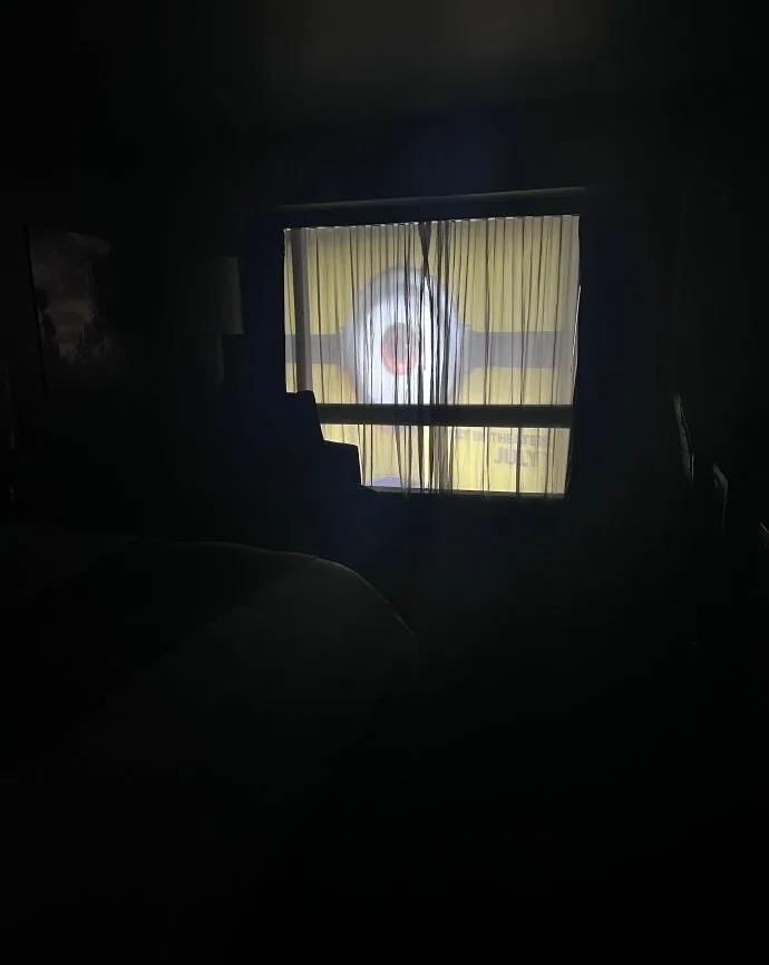 白天怎么看都舒服,玩的也很开心,一到晚上关灯的那一刻大眼瞪小眼,这