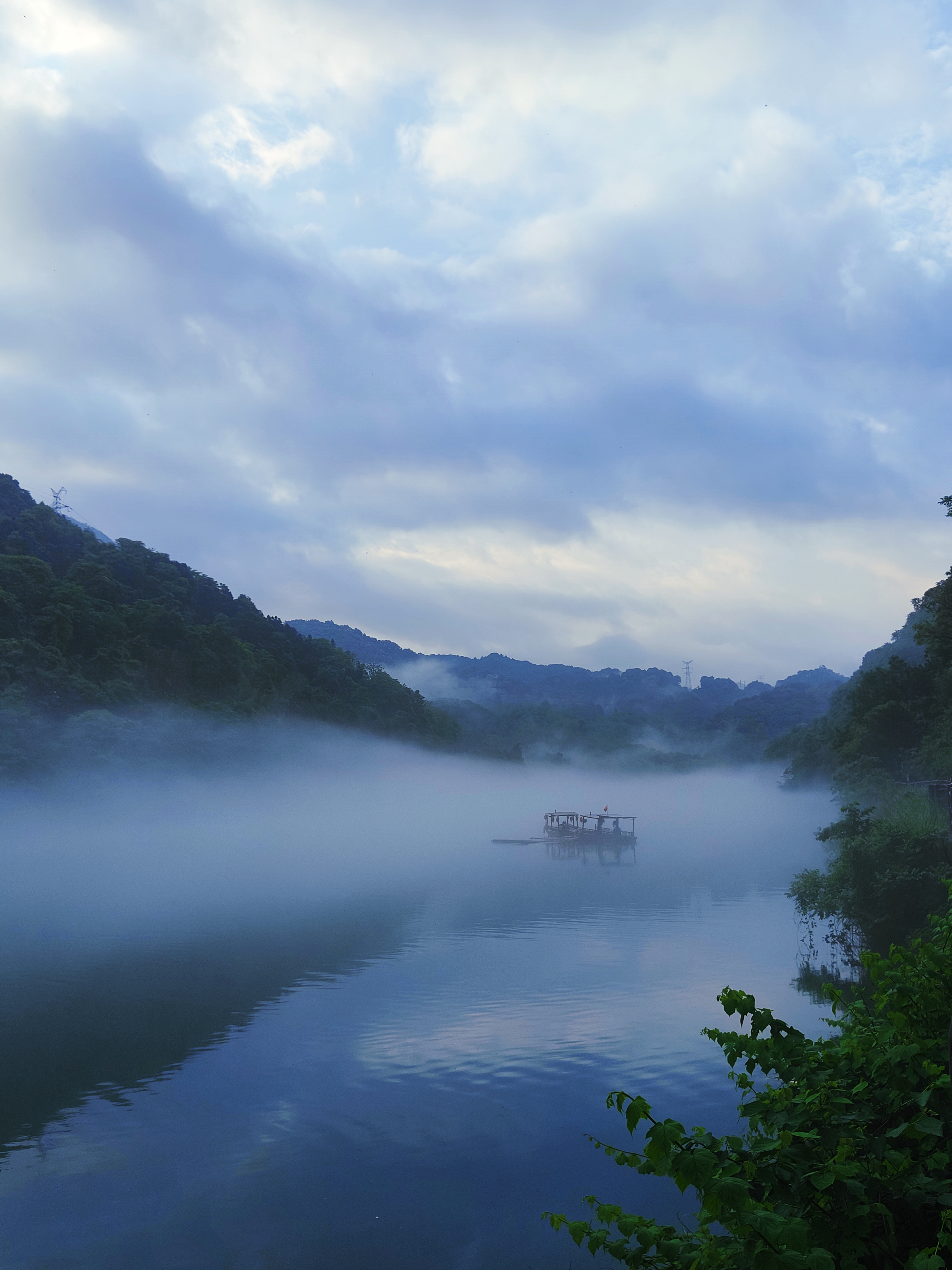 每日一拍,都能捕捉到那缥缈的雾气和如画的美景,人在其中,仿佛置身于