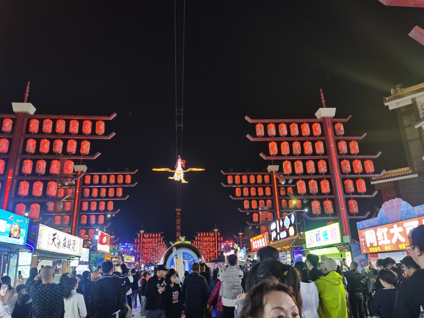 动态连更挑战# 吉林梅河口,东北不夜城五一假期的人真的多!