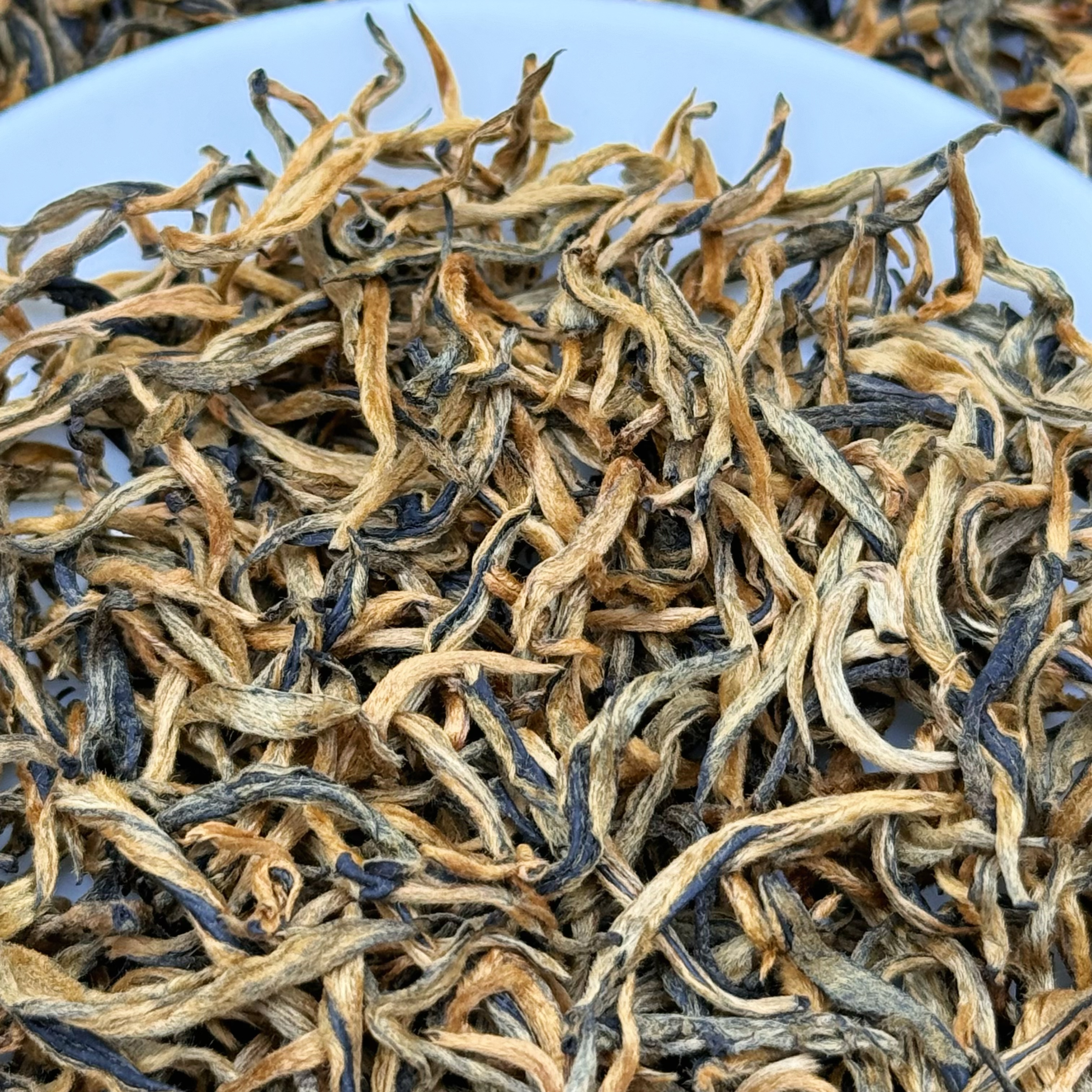 喜欢红茶的朋友应该都知道云南滇红茶,它因为相对平民的价格和独痰哪