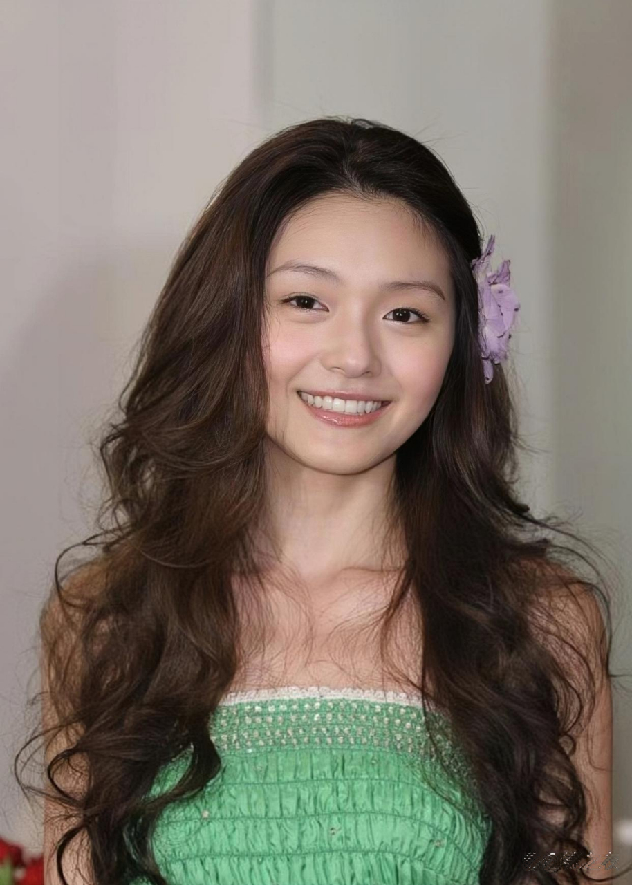 年轻时的徐熙媛很清纯