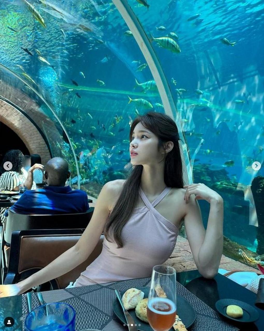 韩国美女模特euddeum因其美丽的instagram照片而备受关注,她的形象