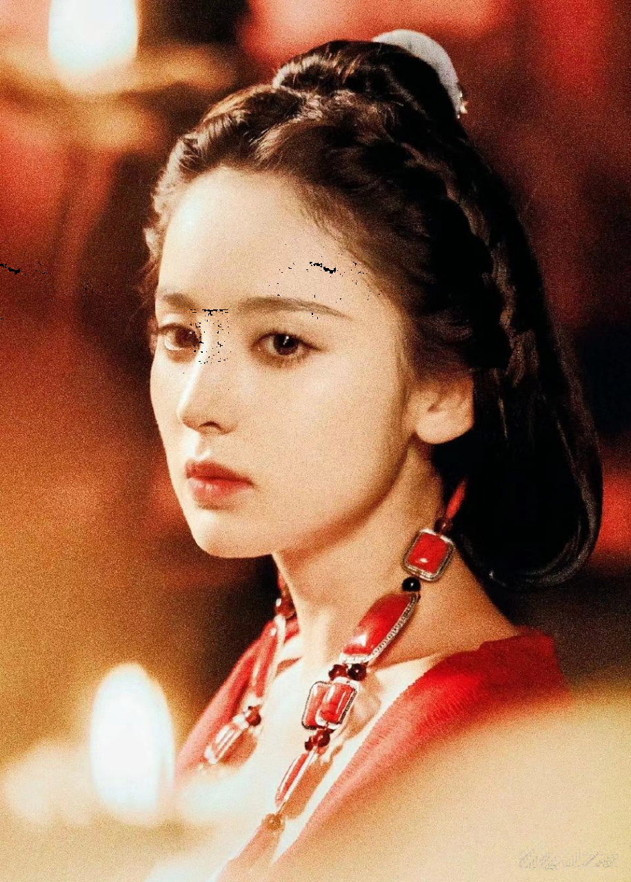 古力娜扎用一双愁目,刻画出了貂蝉的心酸与决绝