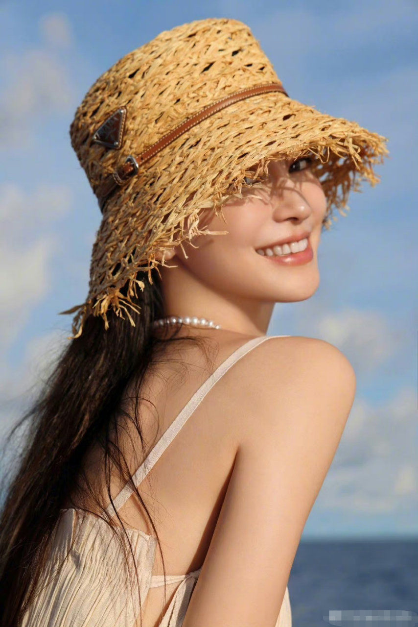 杨颖angelababy最新海边写真,俏皮可爱,真的非常好看,漂亮极了,越来越