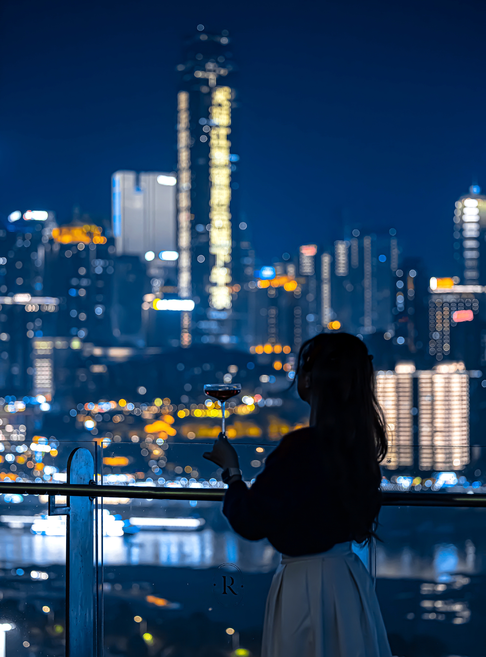 如果你去重庆,给你们安利一个看重庆夜景的好地方吧,洪崖洞繁华的霓虹