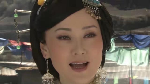 《尘埃落定》原著"生下傻儿子"的土司太太,她的逐权之路,真难