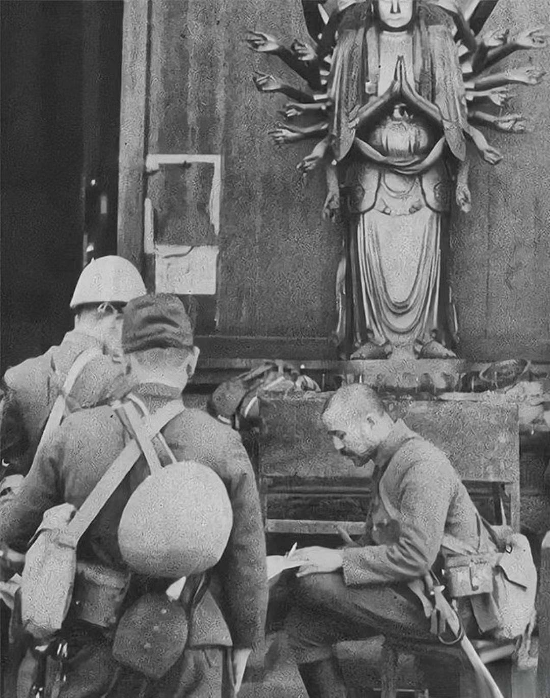 1937年12月南京大屠杀期间日军闯入了南京的百岁宫