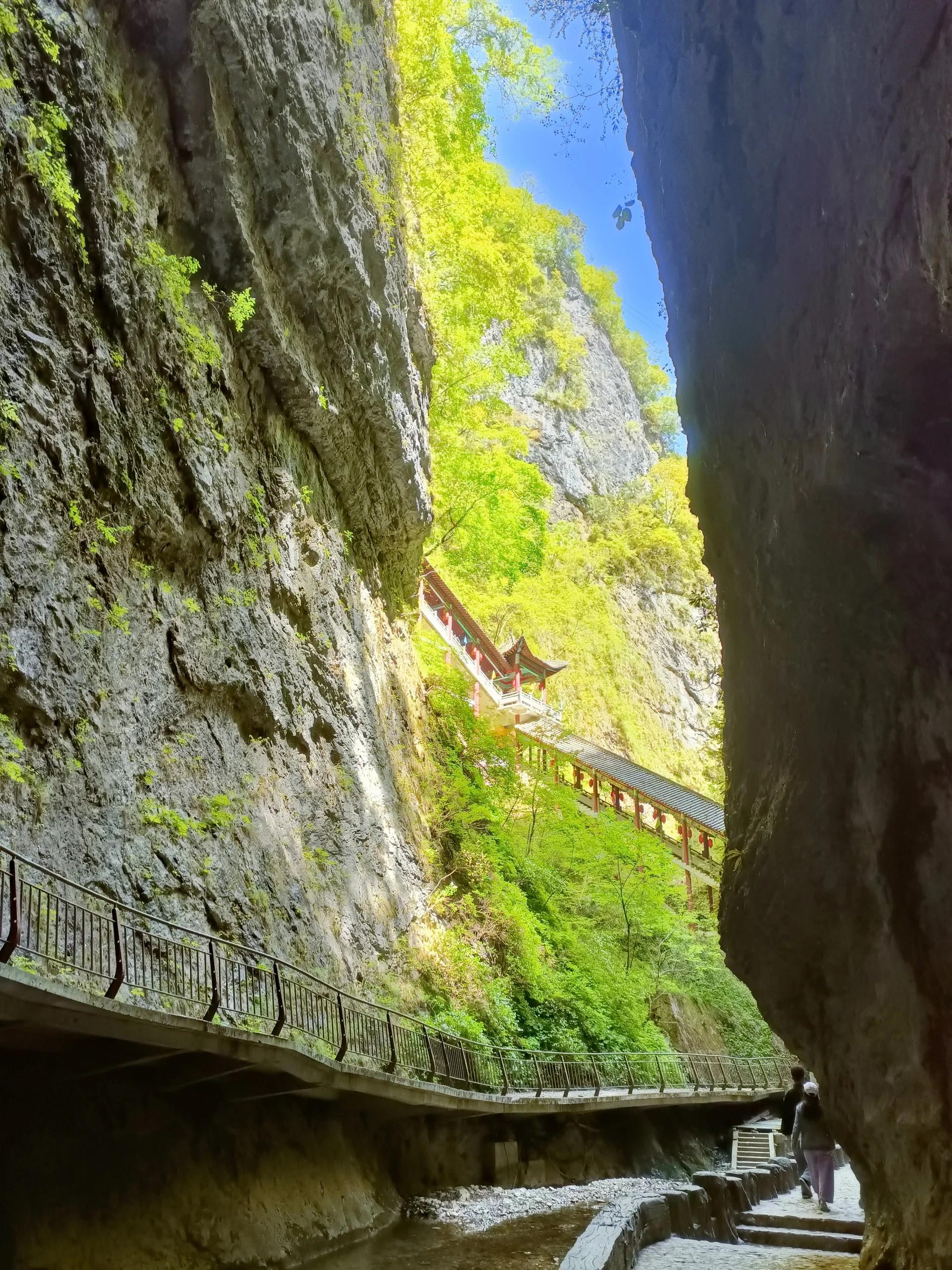 金丝峡景区介绍    安周边,有一个被誉为"天下奇峡"的地方,那就是金丝