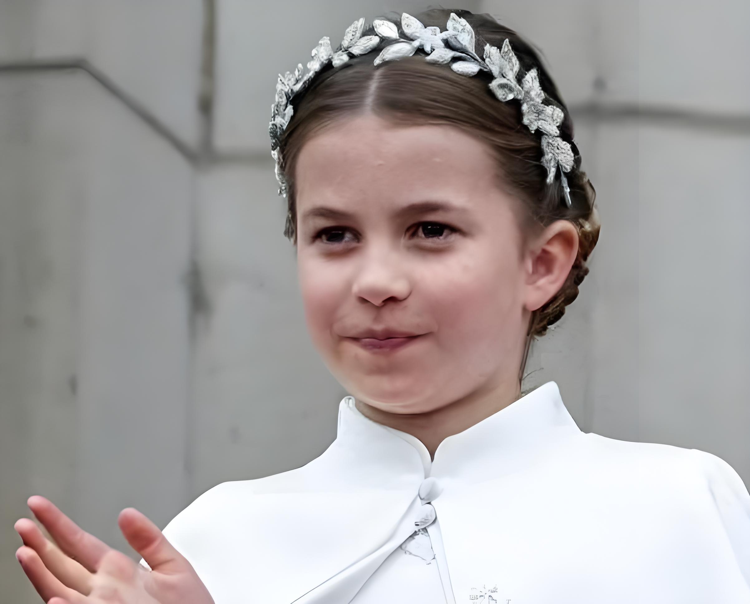 夏洛特公主9岁了,她的目光深邃,沉稳而坚定,透露出超乎年龄的睿智和