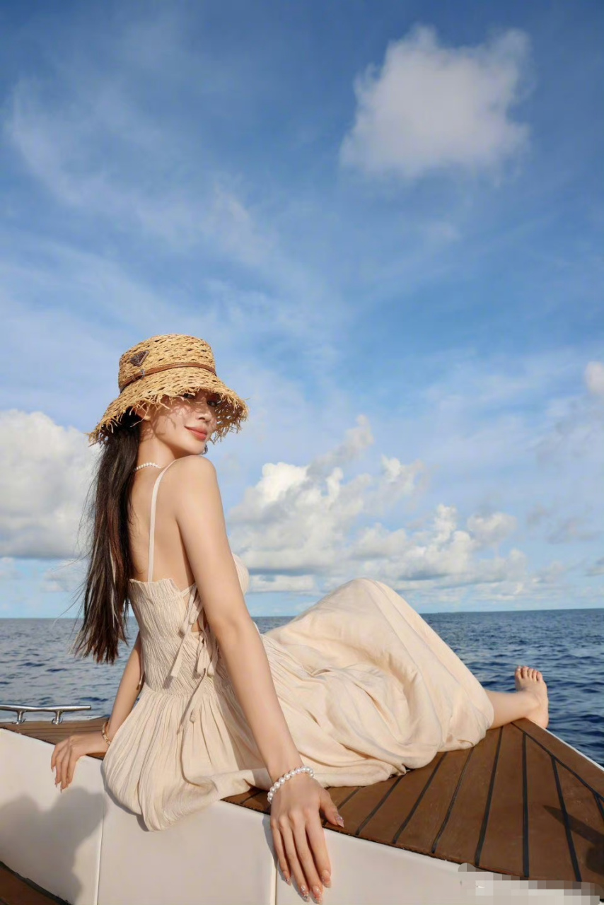 杨颖angelababy最新海边写真,俏皮可爱,真的非常好看,漂亮极了,越来越