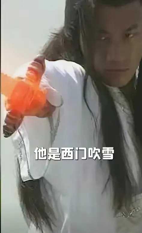 网友偶遇何润东打篮球,本人身材壮硕,网友:演了所有男人的梦想