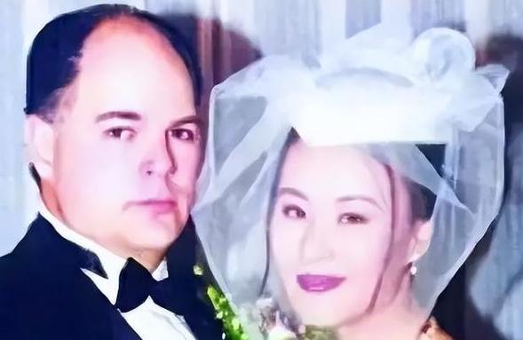 郑绪岚与外籍丈夫分道扬镳,重返舞台,在娱乐圈生存怎样