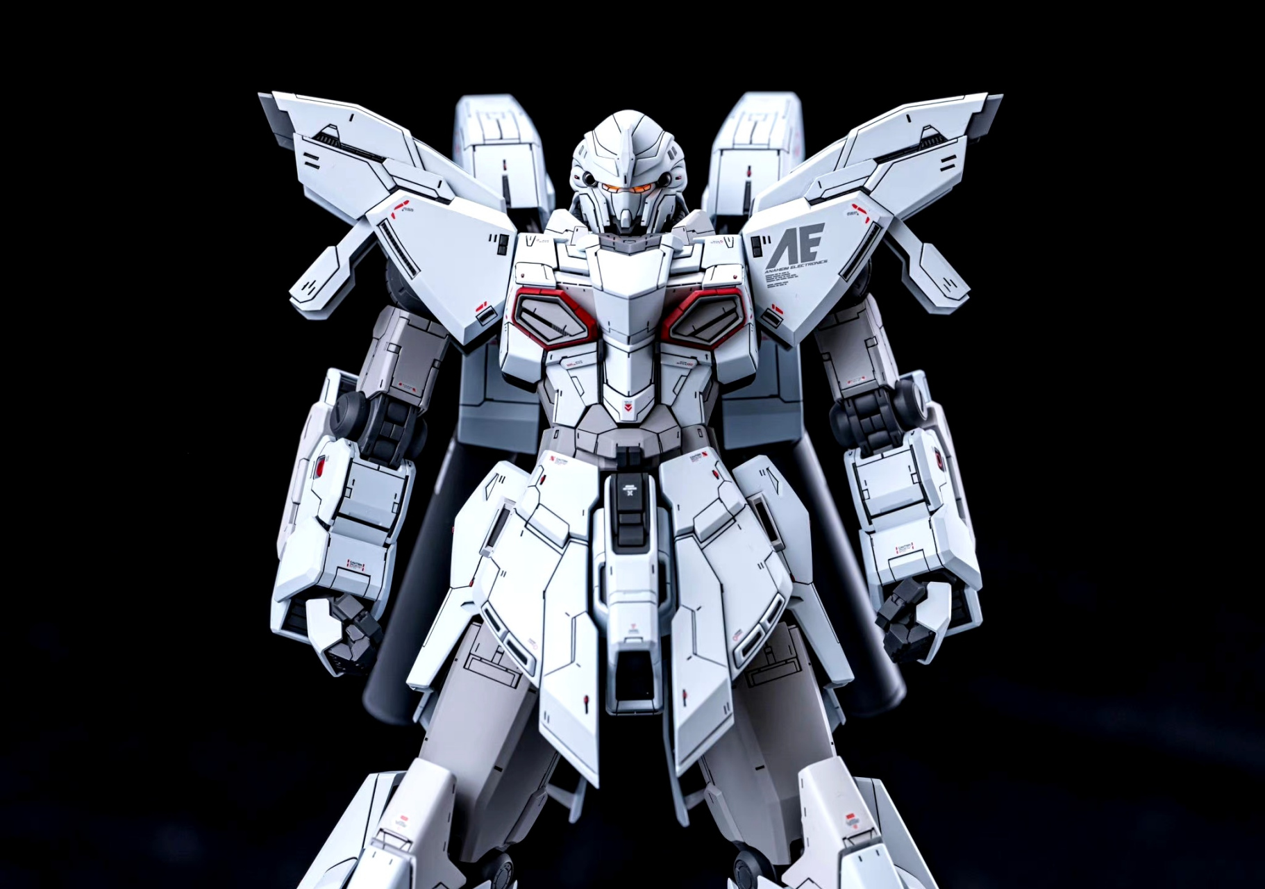 模型欣赏:新安洲原石·出厂配色,该机可以看作是rx-0 独角兽高达的