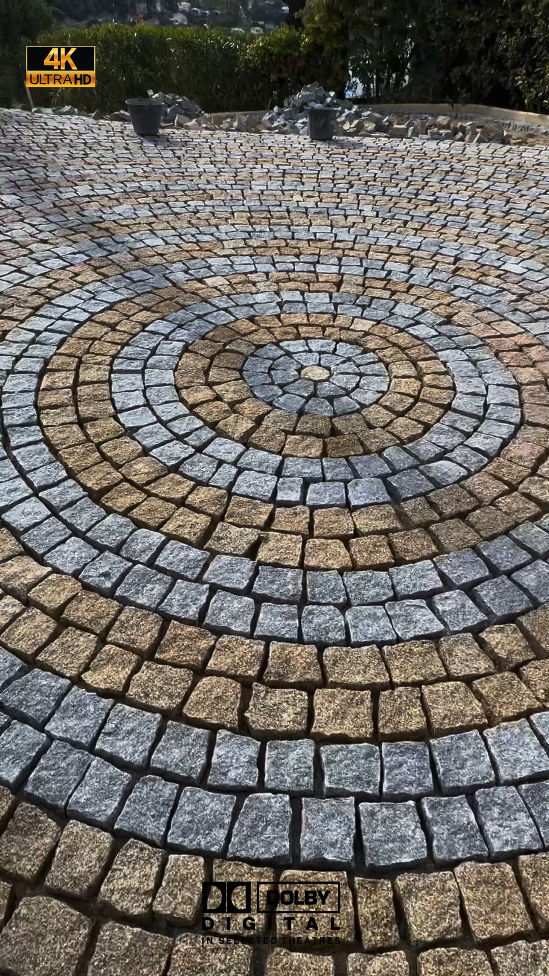 用马蹄石文化石铺装的别墅庭院地面太漂亮了!你觉得呢