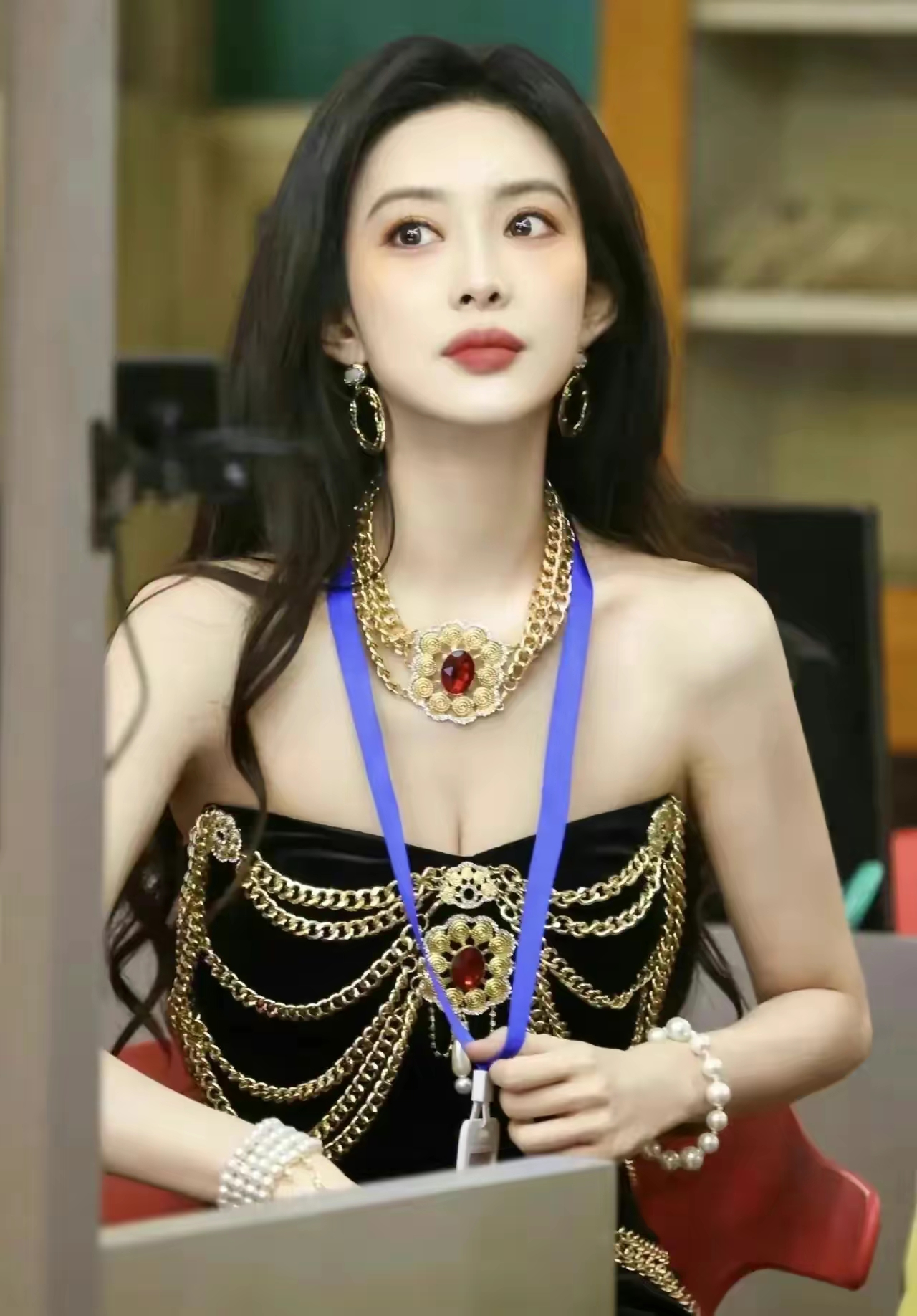 孟子义,95后影视女演员,其实她的颜值还是非常高的,拥有170cm的身高