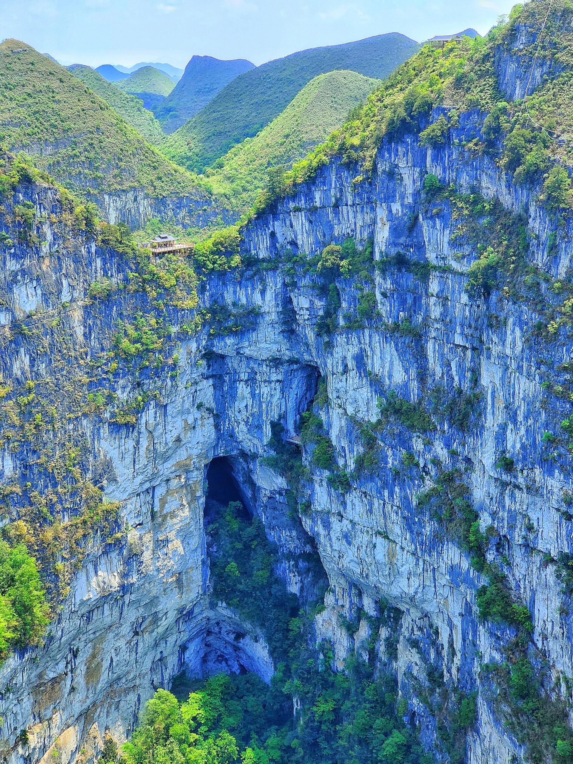 广西百色乐业天坑群确实是自然之美的杰出代表,能够让人深感自身的