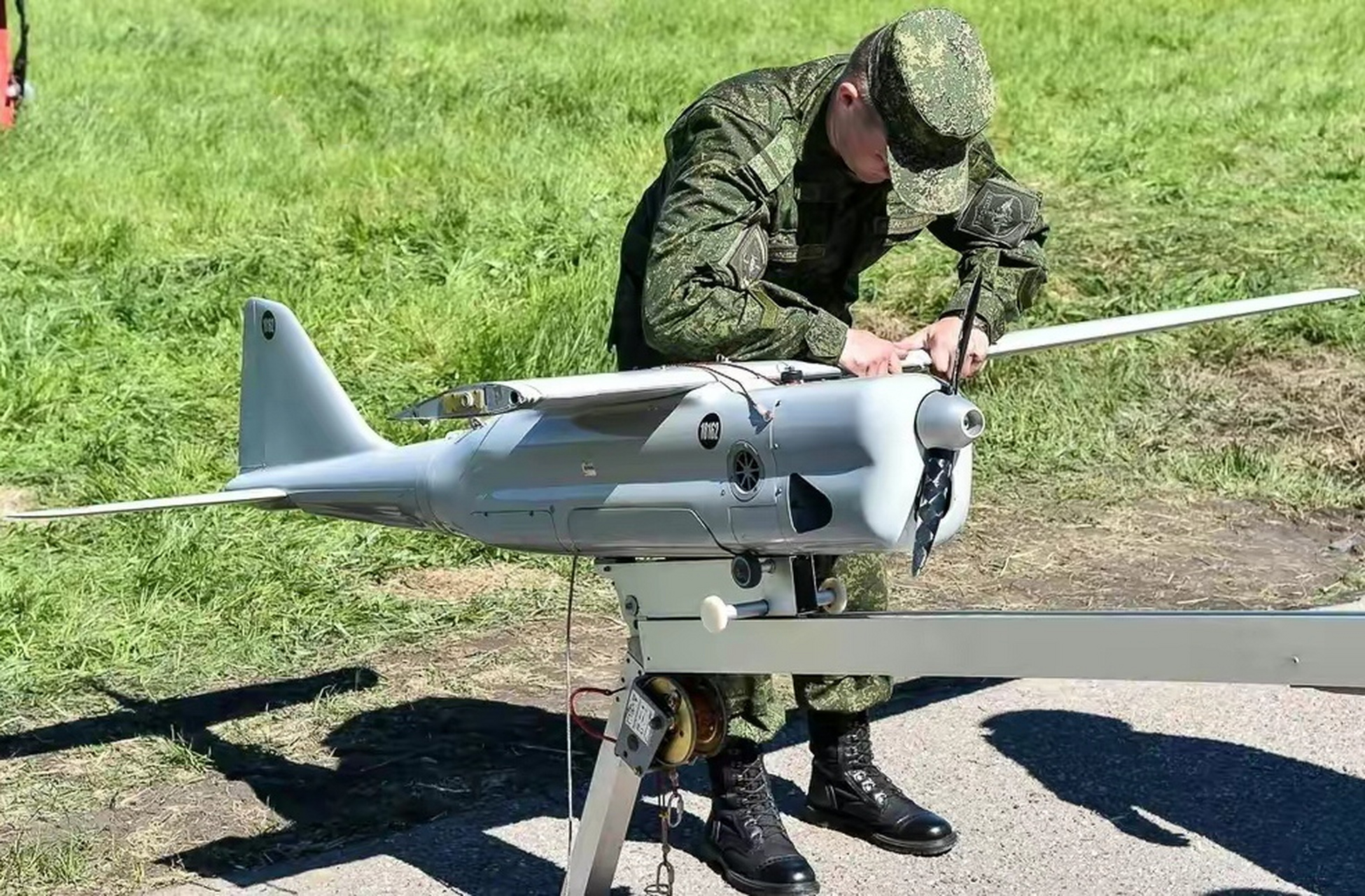 9亿美元)拨款采购30万架侦察无人机和攻击无人机.