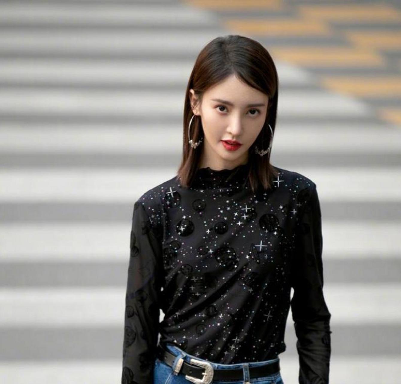 恋情曝光?金晨回应与贾乃亮"约会":仅为朋友关系