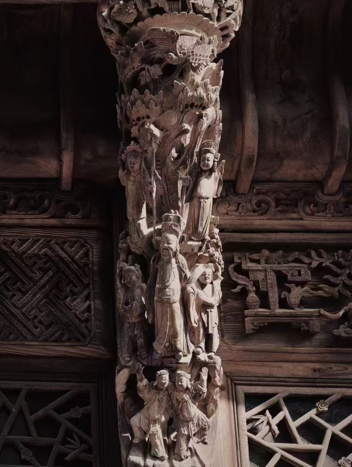 诉说岁月未逝 篁岭古村以徽派建筑为主,这里的木雕,石雕,砖雕无不展现