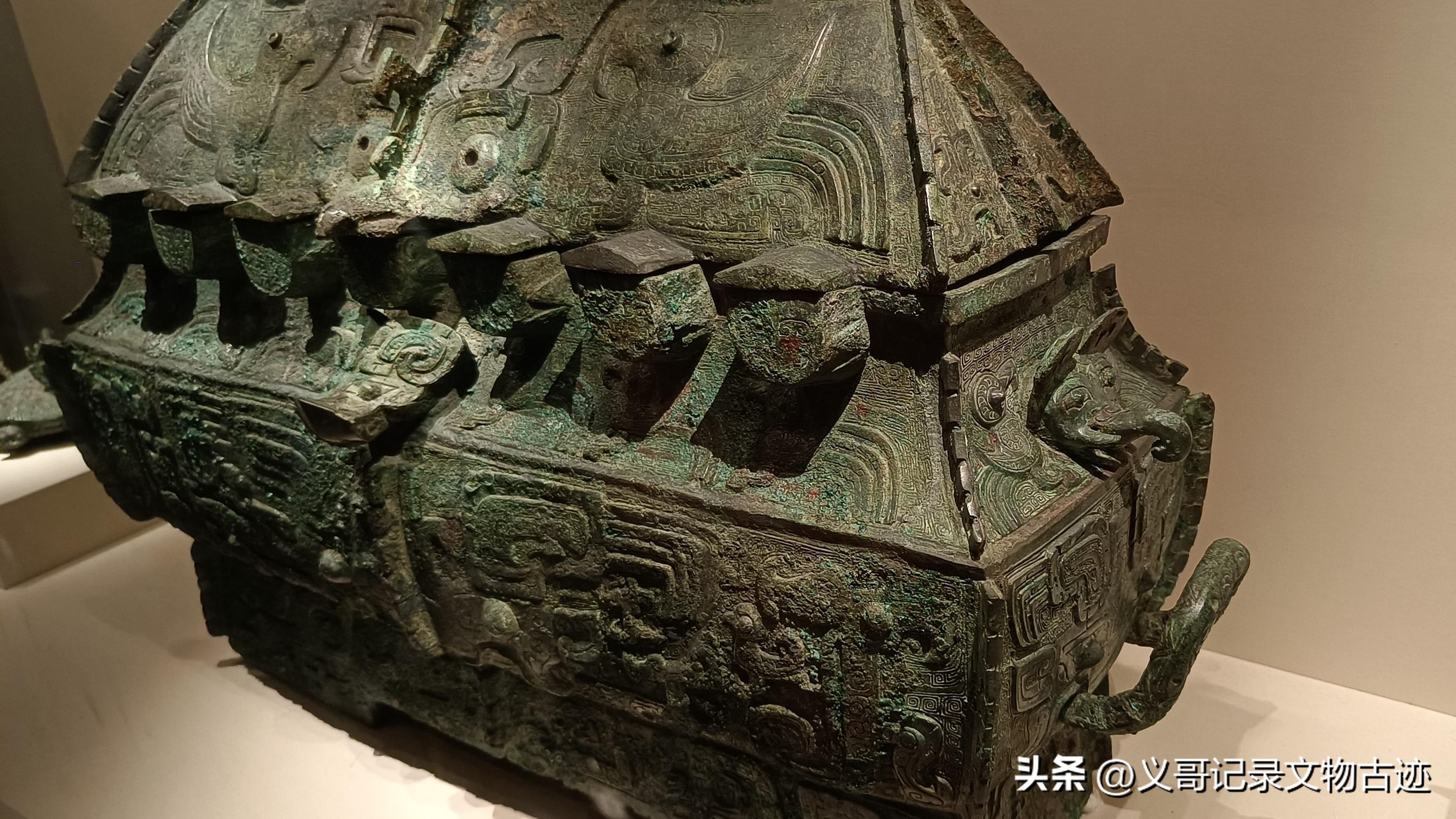 揭秘河南安阳出土的"妇好青铜偶方彝"它精美的纹饰有什么寓意?