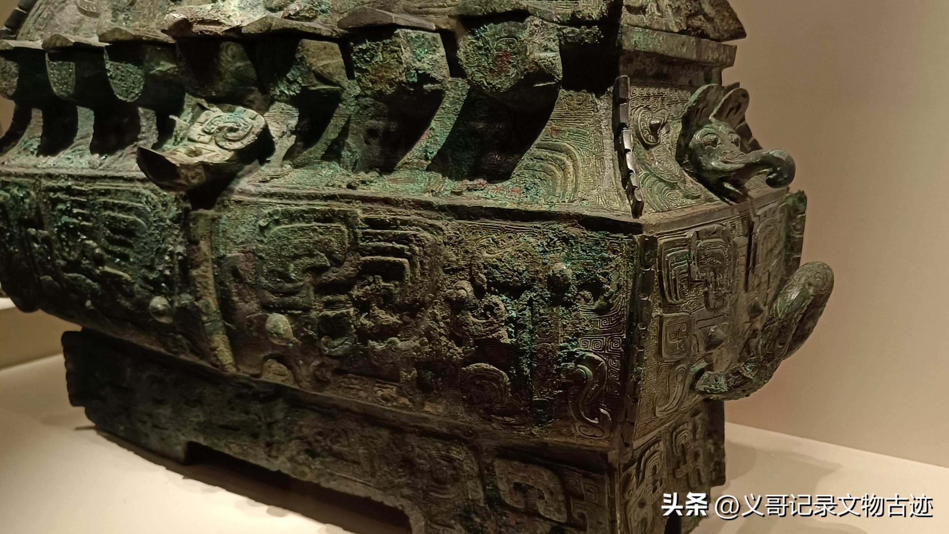 揭秘河南安阳出土的"妇好青铜偶方彝"它精美的纹饰有什么寓意?