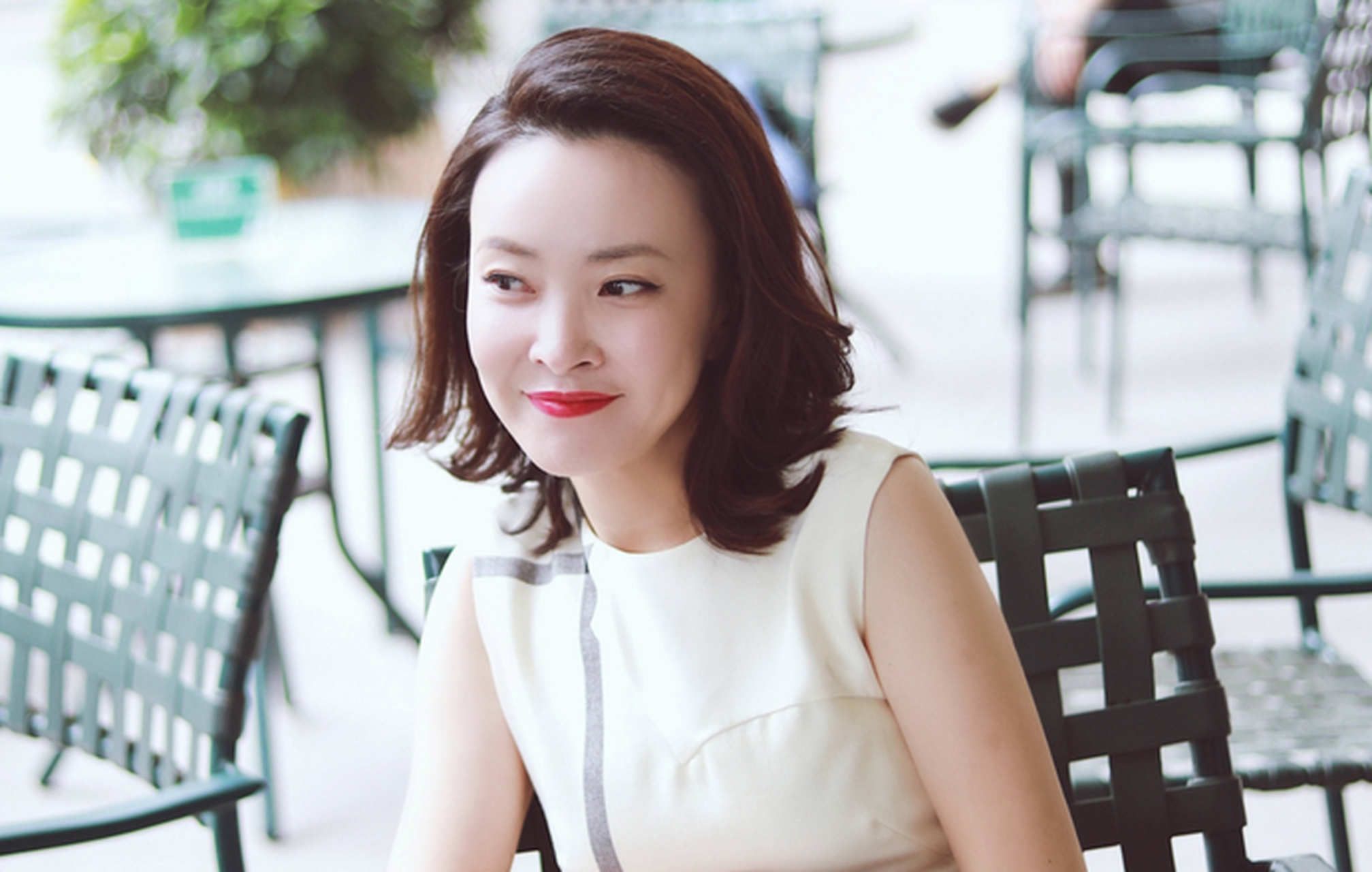 感情经历丰富,曾与张嘉译,孙红雷传绯闻,后嫁圈外富豪.