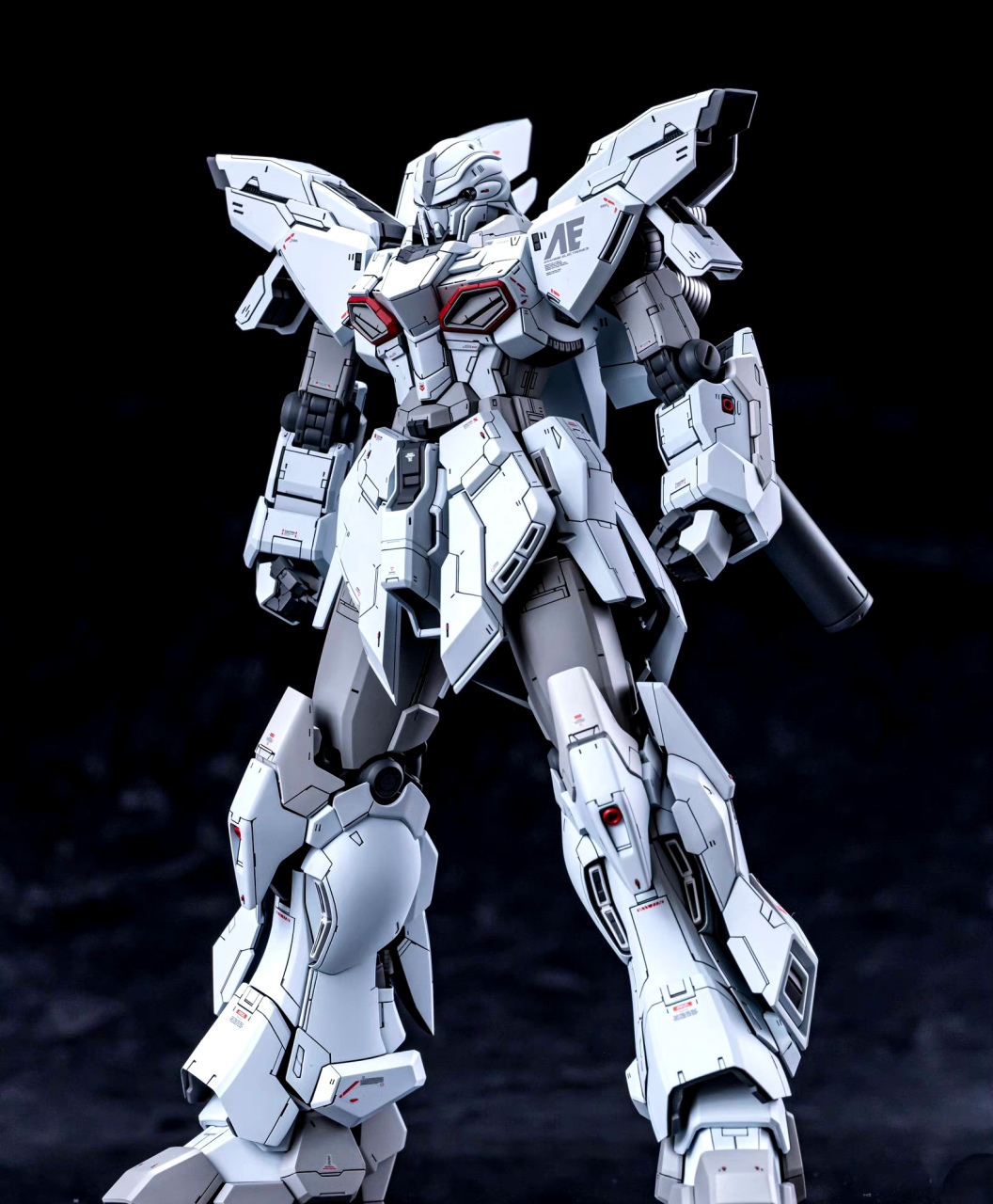 模型欣赏:新安洲原石·出厂配色,该机可以看作是rx-0 独角兽高达的