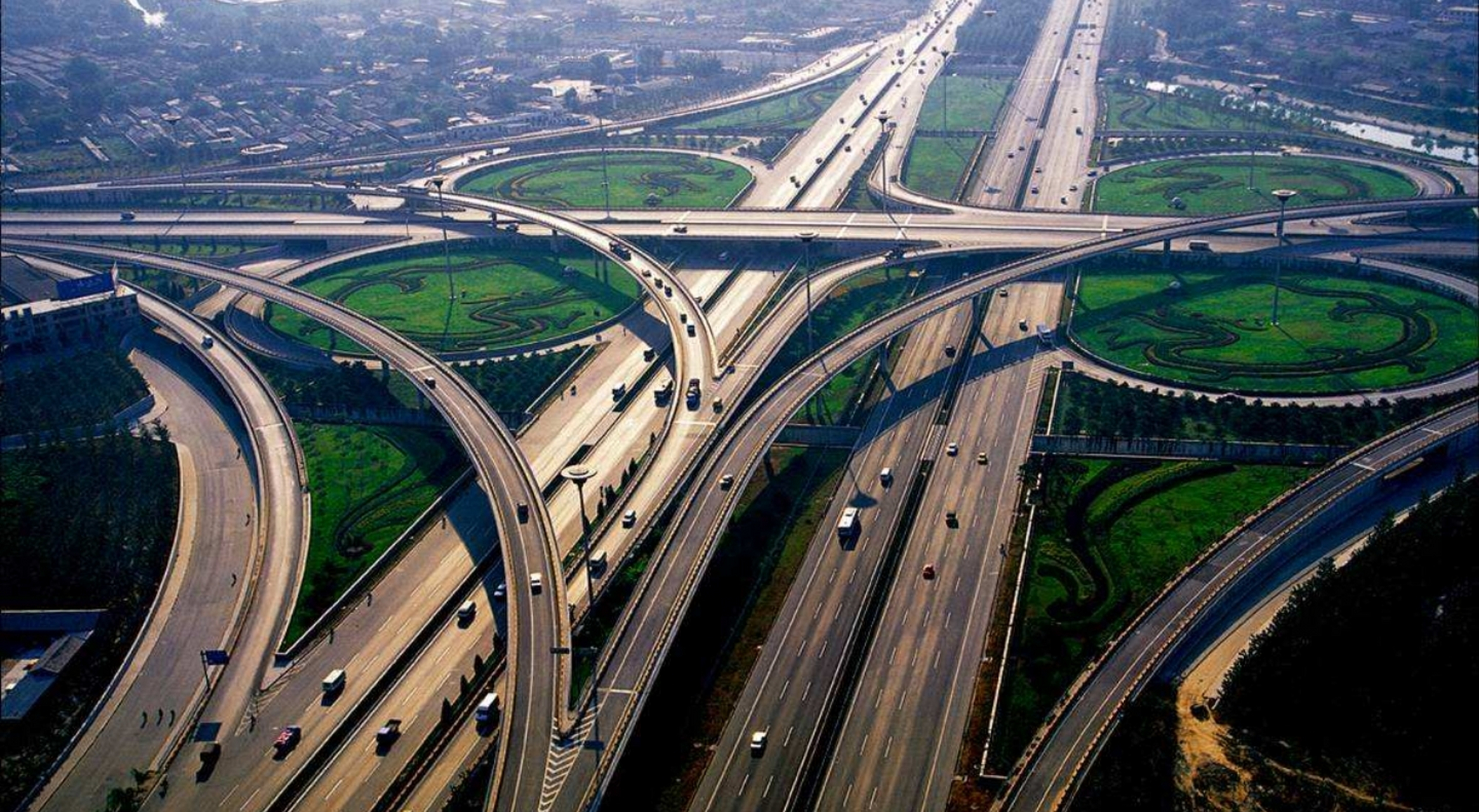 看看中国独有的几大优势! 高速公路:中国高速公路里程为17.