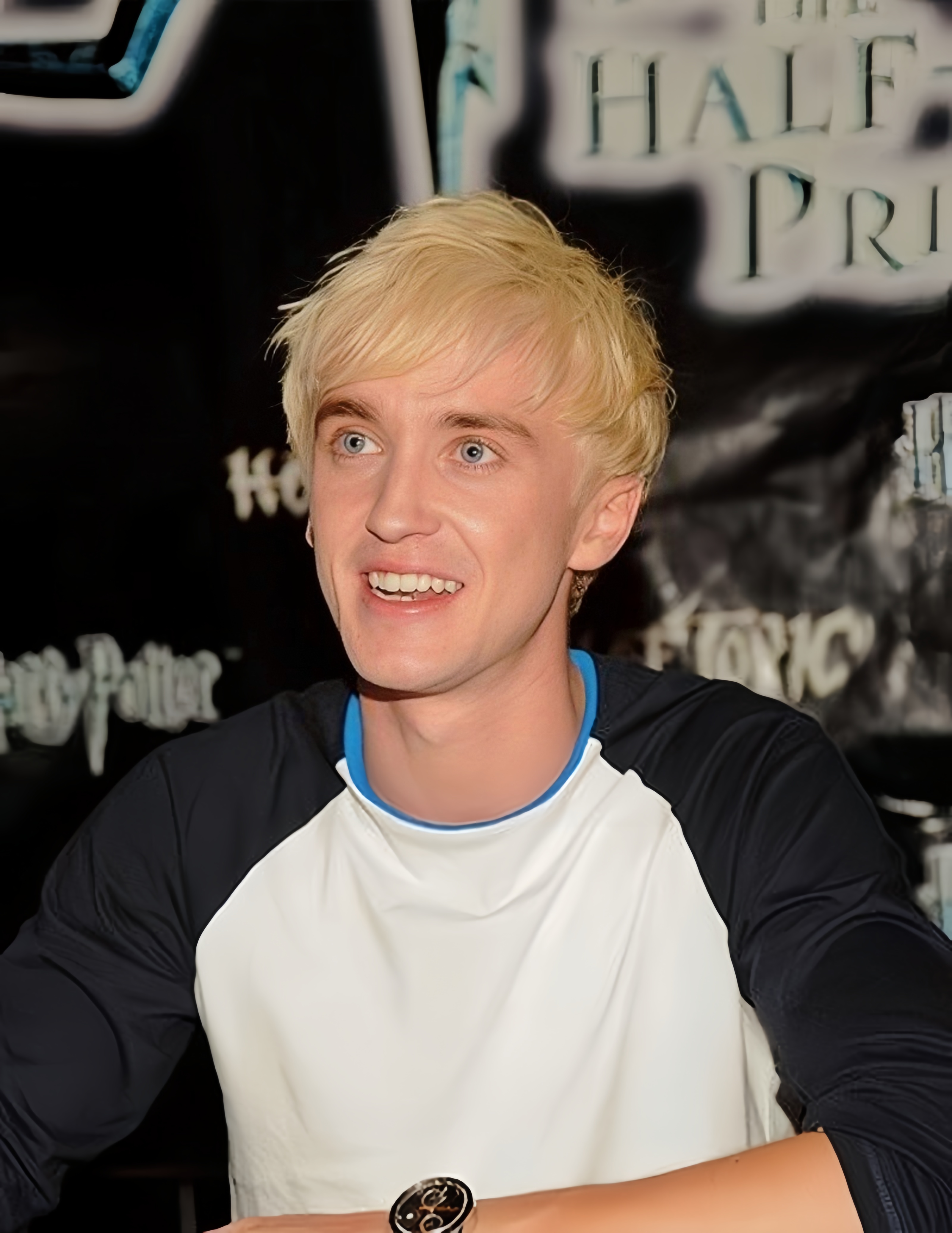 《哈利·波特》宣传活动时的靓照 #汤姆费尔顿# #哈利波特