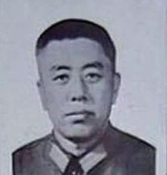 1930年,赵连玉出生于辽宁省庄河县徐岭庙下屯的一