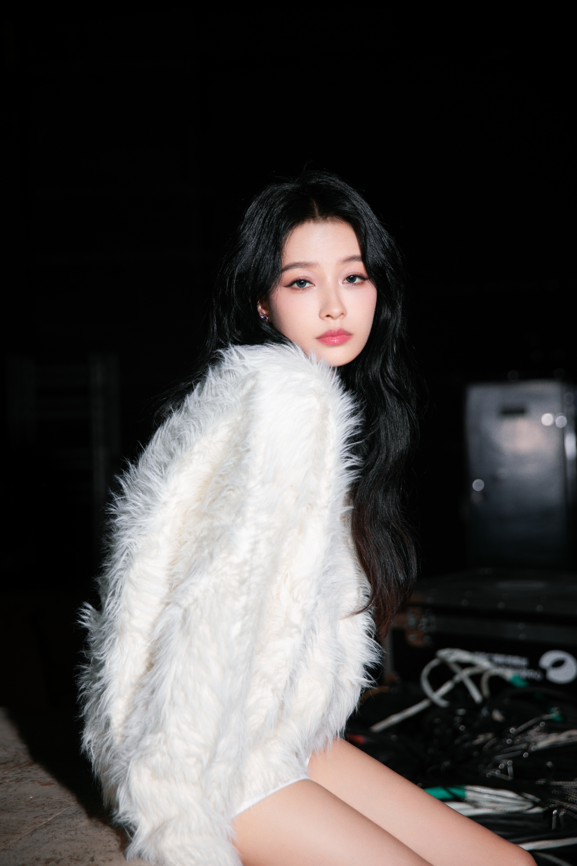 孙怡写真展现出修长的腿开心的享受着丝毫不受离婚风波的影响
