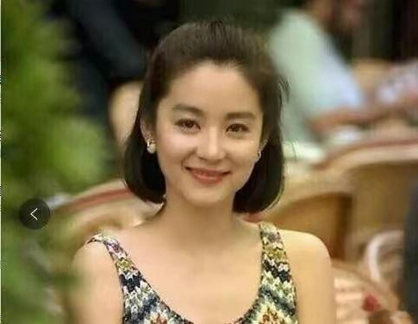 1973年,26岁已婚的秦汉爱上了18岁的林青霞,怀孕8个月的妻子邵乔茵