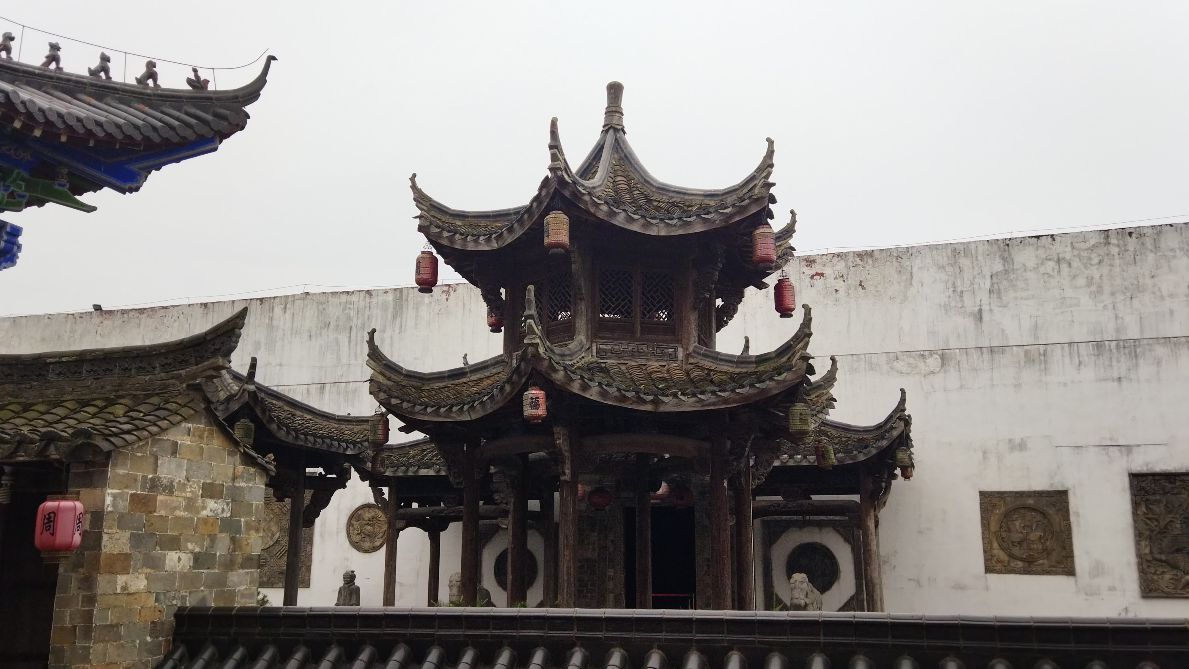 在南京溧水区白马镇,隐藏着一座鲜为人知的周园,是中国最大的私人收藏