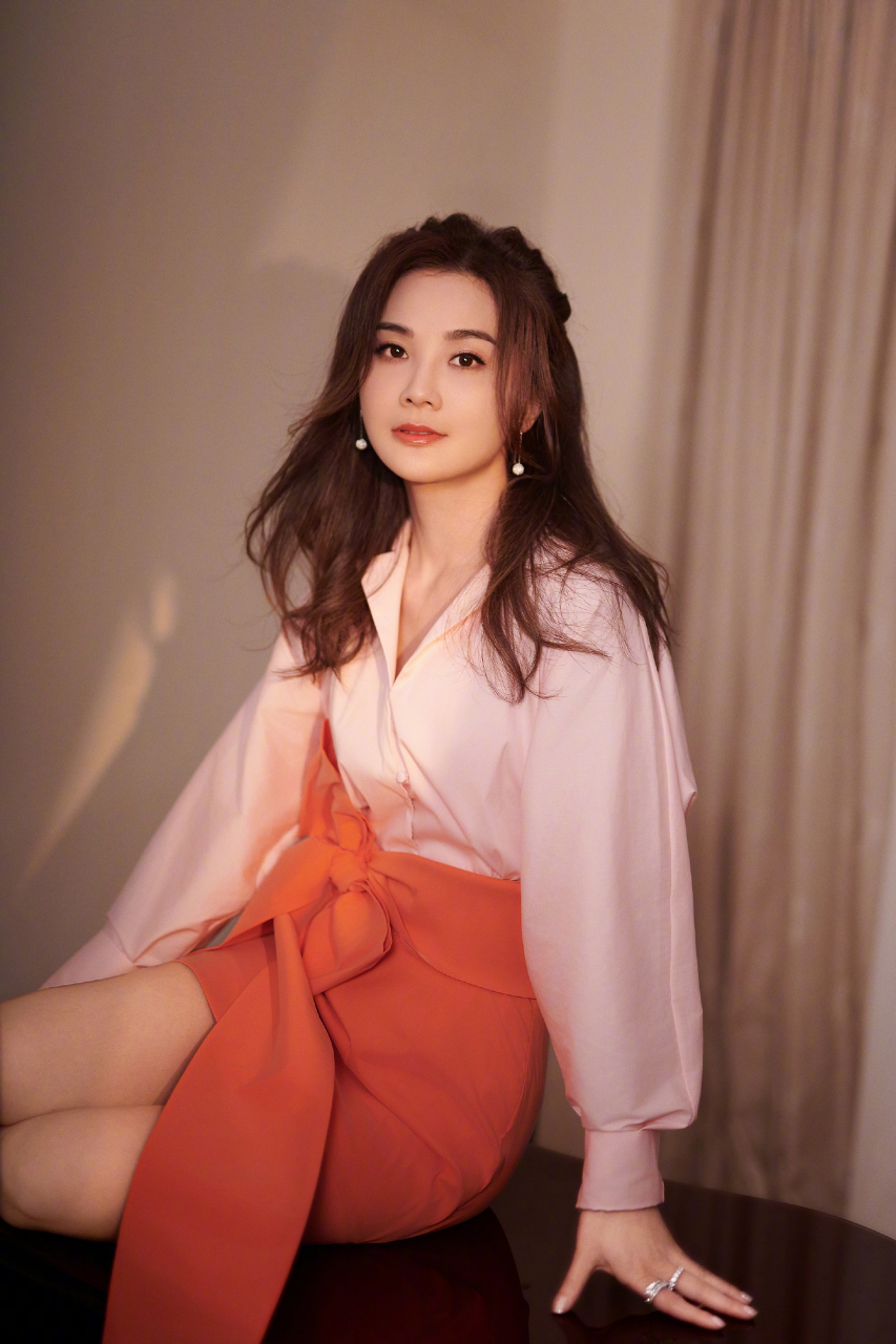 穿在身上的艺术,蔡卓妍时尚穿搭高清壁纸,领略不凡品味