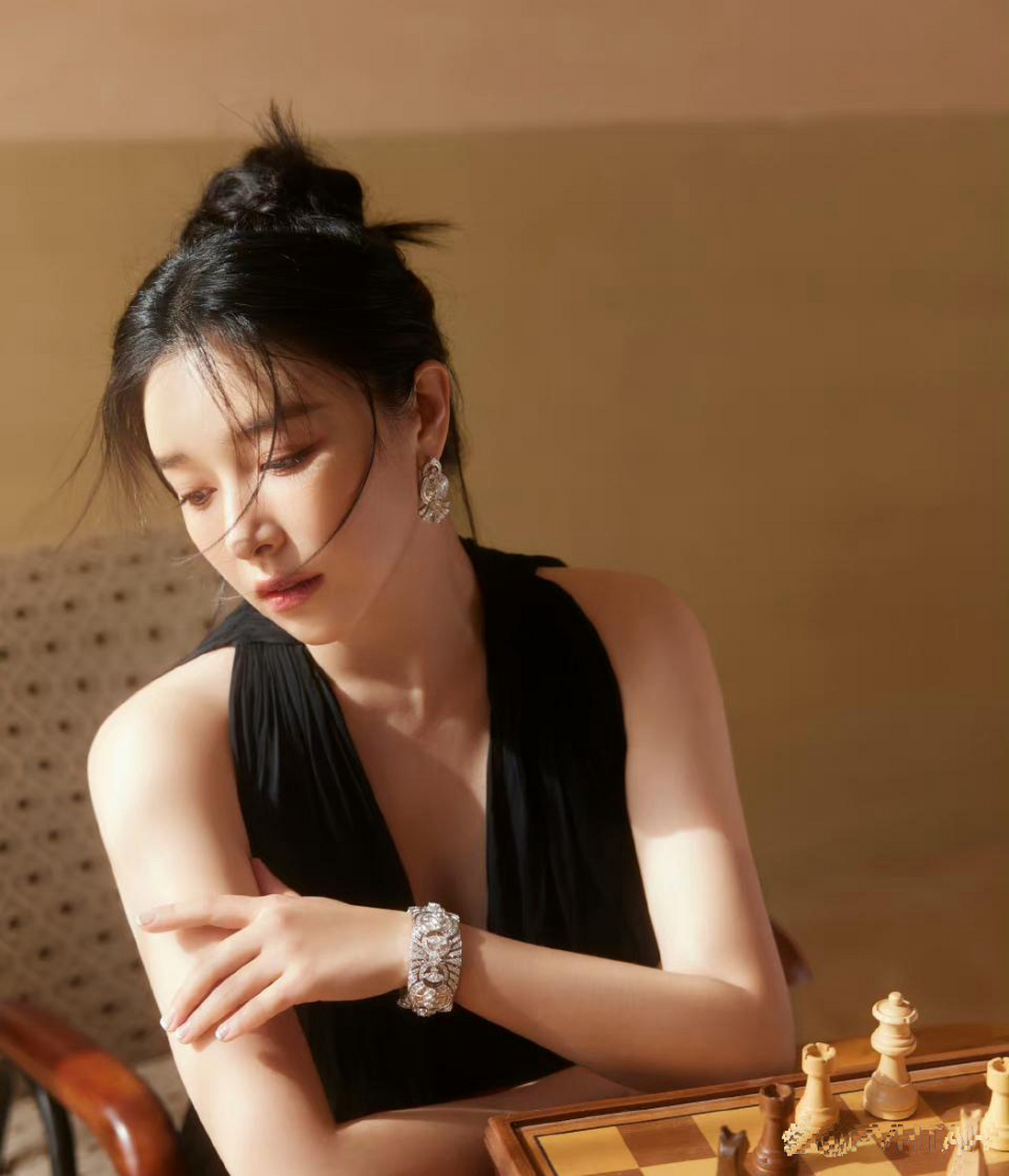 阚清子深v黑色长裙