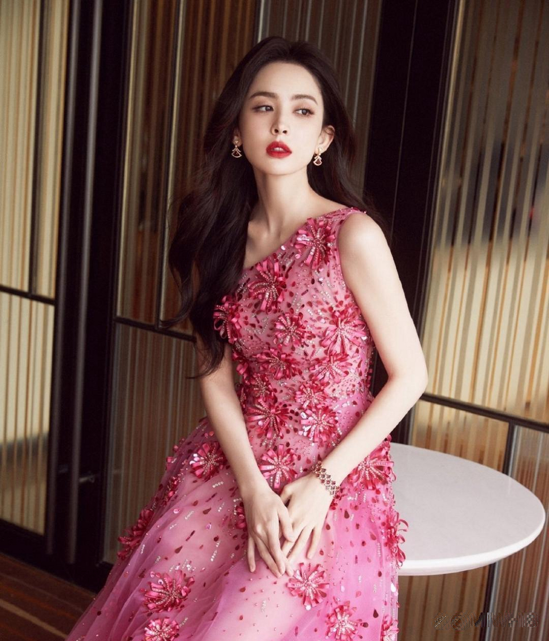 古力娜扎粉色透视裙亮相