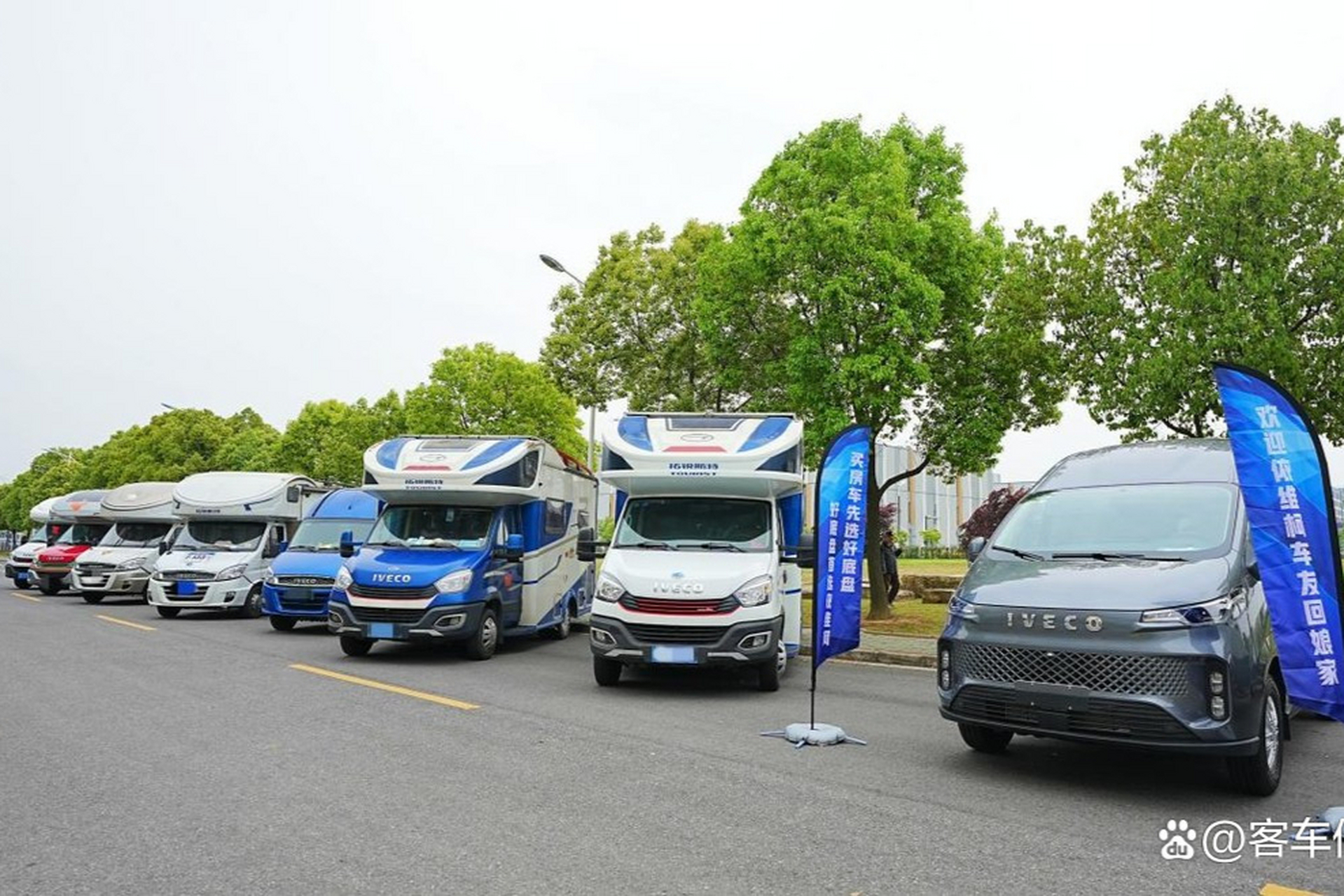 赛德房车车队穿越城市太壮观了00.