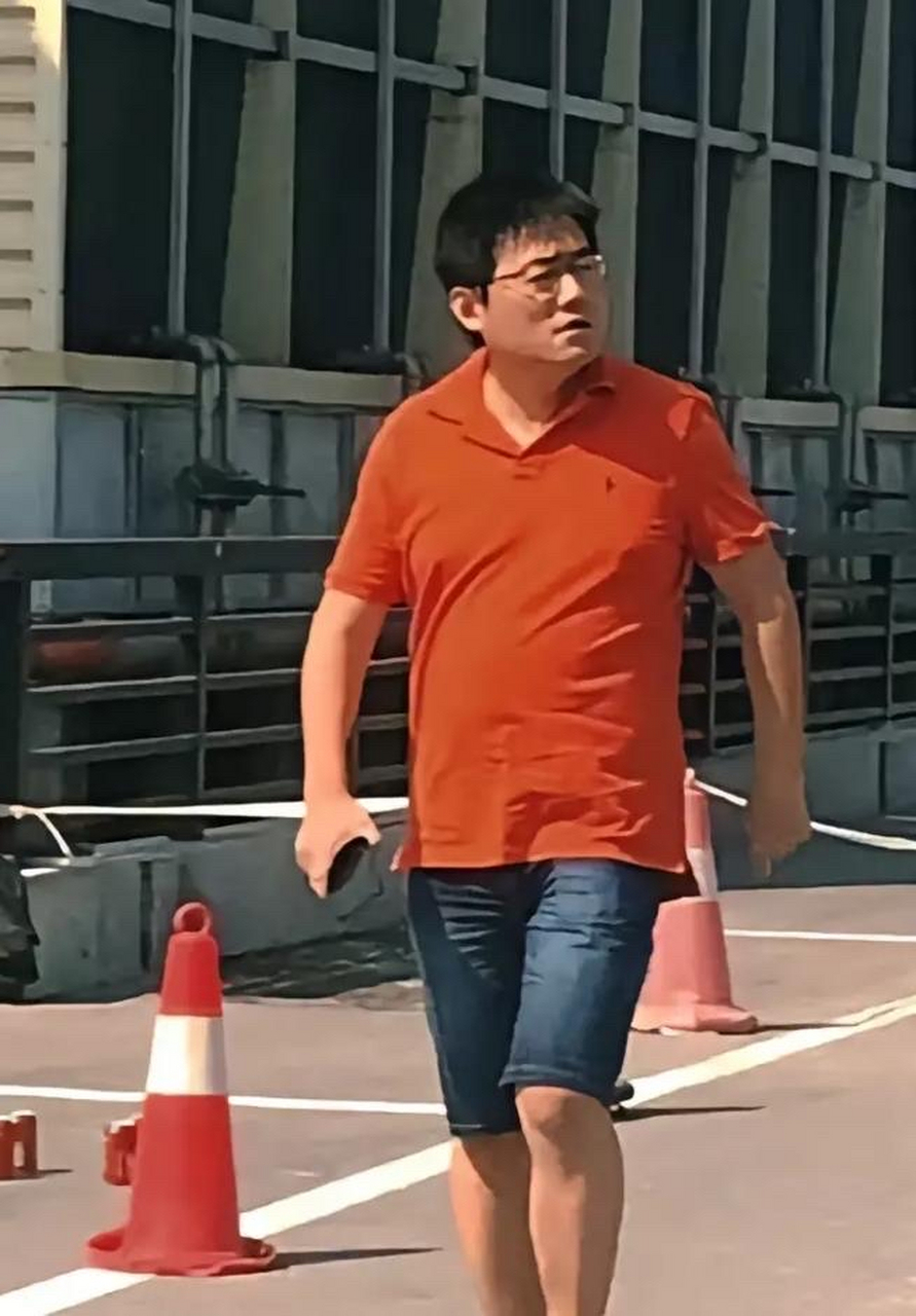 时代峰峻老板李飞怎么瘦成这样了,是不是生病了?