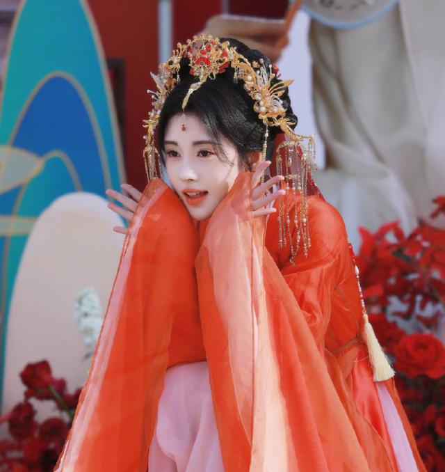 鞠婧祎《千香》杀青照曝光!笑容明媚又美又仙,看到男主:爱了!